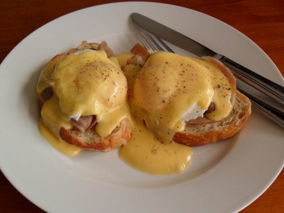 Eggs benedict with hollandaise